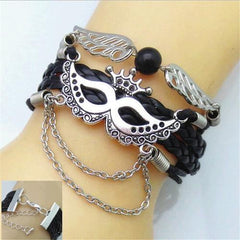 Multilayered leather bracelet