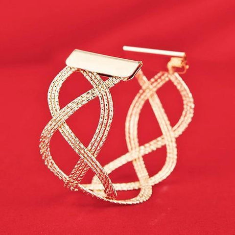 Elegant golden cuff