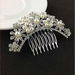 Hair clip with flowery details in crystals and pearls